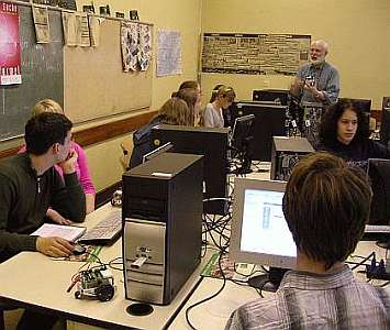 Foto: Aufbau und Programmierung der Roboter